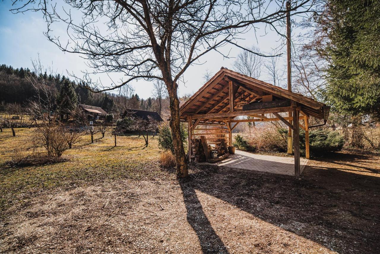 Wooden Cabin Zurej With Hot Tub Bukovje v Babni Gori Exteriör bild