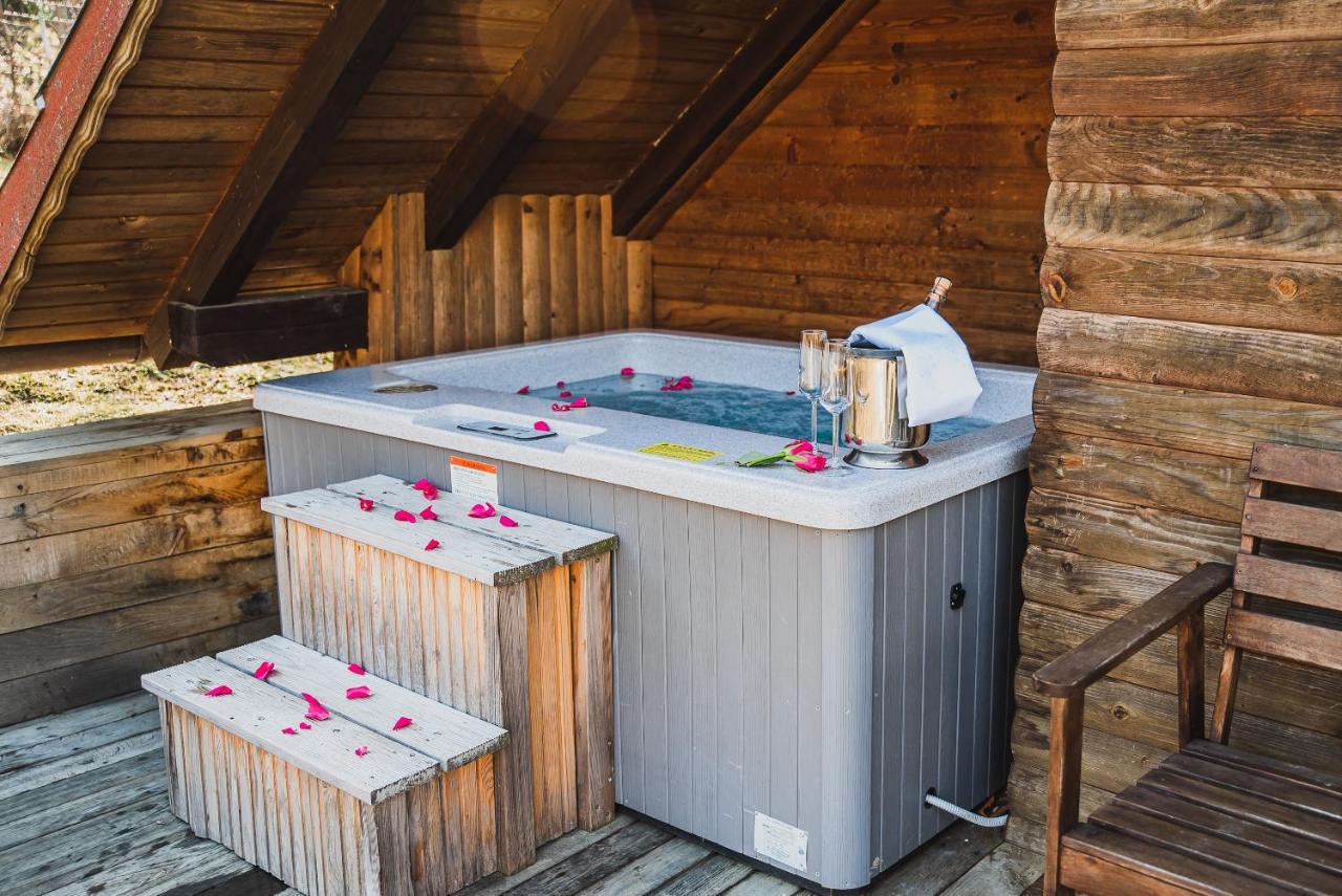 Wooden Cabin Zurej With Hot Tub Bukovje v Babni Gori Exteriör bild
