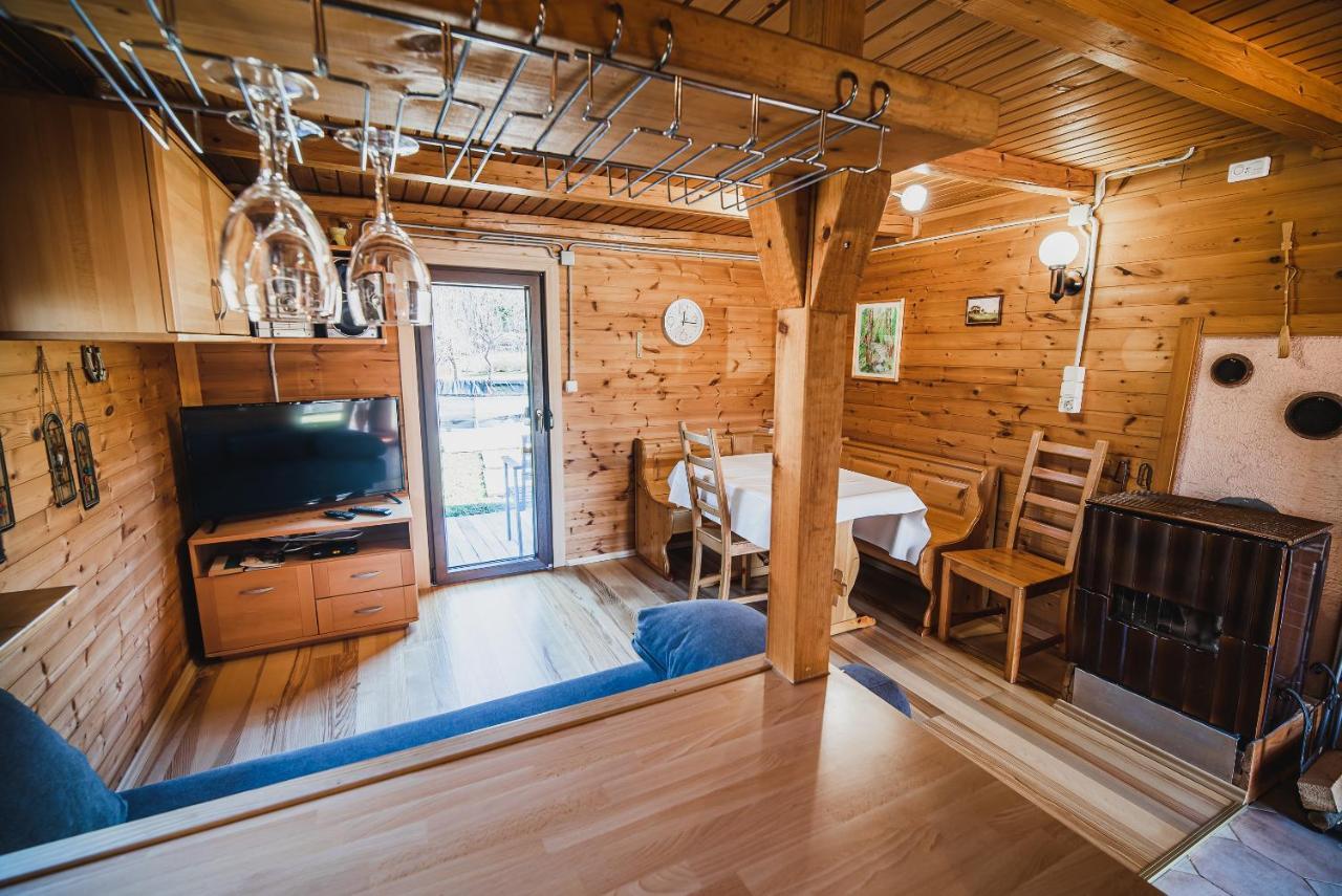 Wooden Cabin Zurej With Hot Tub Bukovje v Babni Gori Exteriör bild